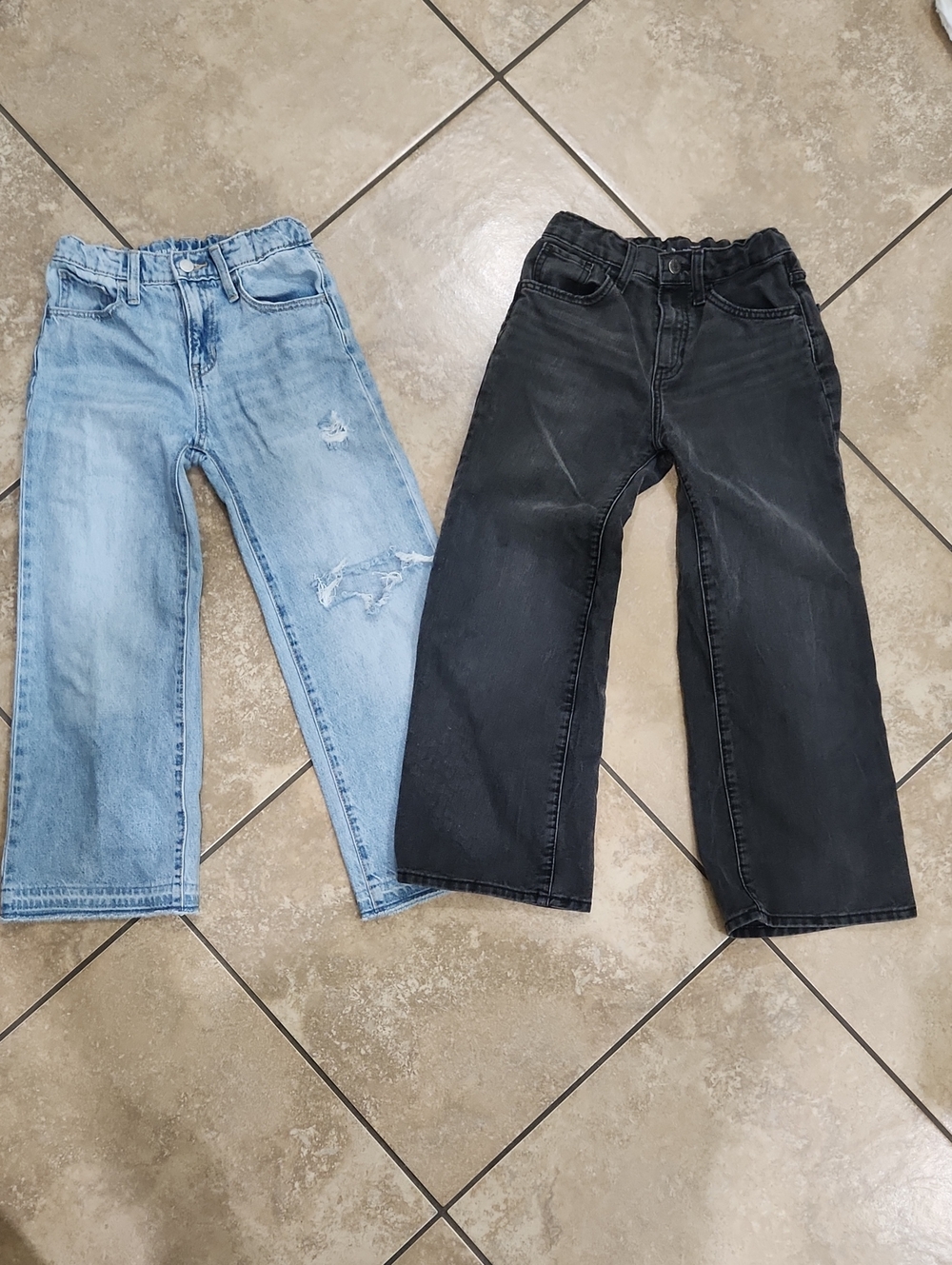 Old Navy Two-Pack Wide Leg Jeans in Light Blue and Black